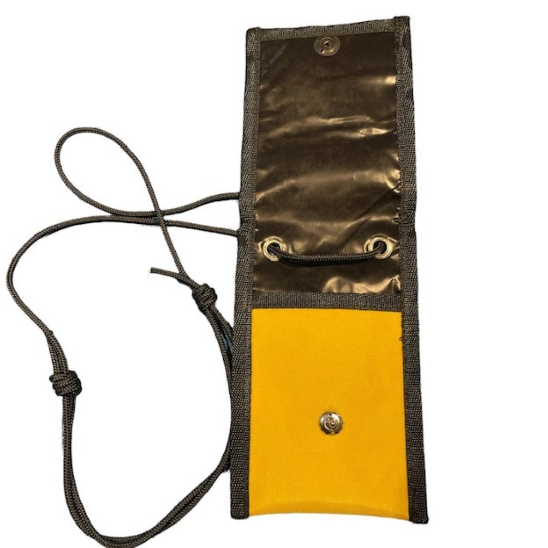 Funda para móvil PROA BASIC 2 ED. Mini bolso impermeable para teléfono móvil con un toque marinero.